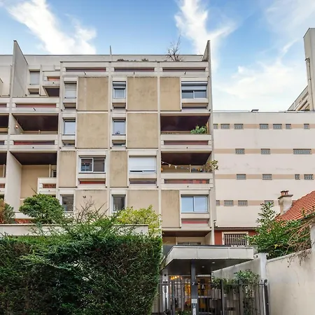 Nouveau Sacre Coeur 4 Apartment